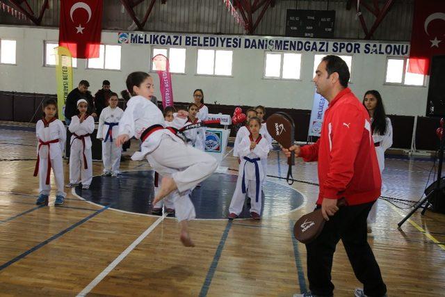 Çocuk Meclisi 29 Ekim Cumhuriyet Bayramını kutladı