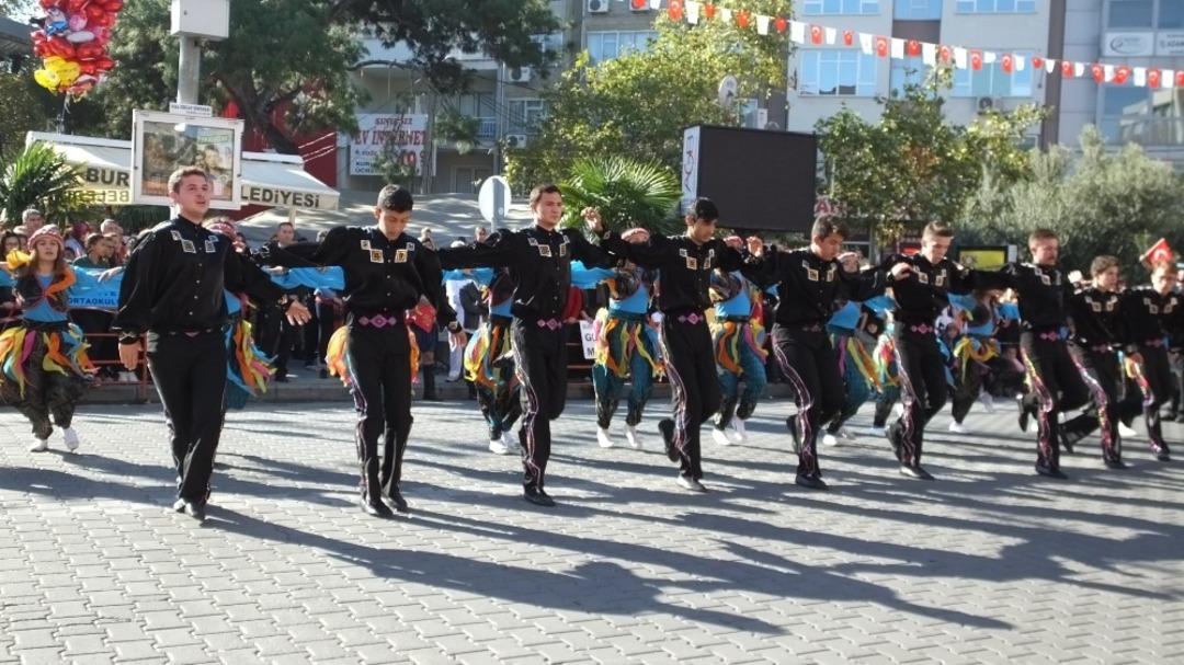 Burhaniye&rsquo;de Cumhuriyet Bayramı coşkusu yaşandı