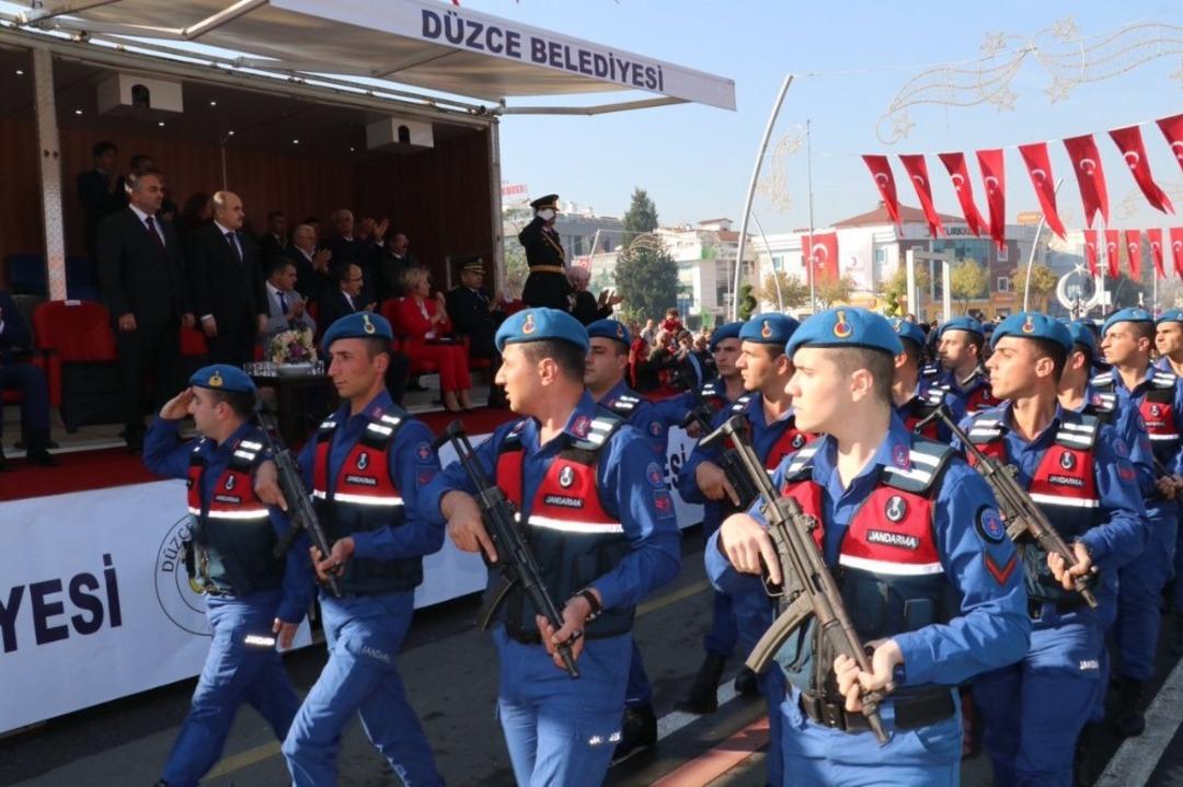 D&uuml;zce&rsquo;de Cumhuriyet Bayramı coşku ile kutlanıyor
