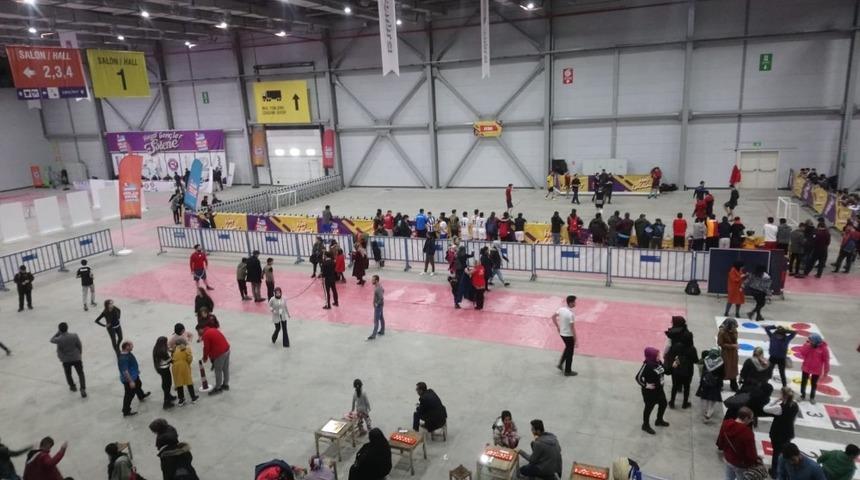 Ak Gen&ccedil;lik, Erzurumlu gen&ccedil;leri ş&ouml;lende buluşturdu