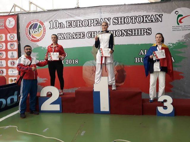 Biga Belediyesi Karate Okulu ve Kepezspor sporcularının büyük başarısı