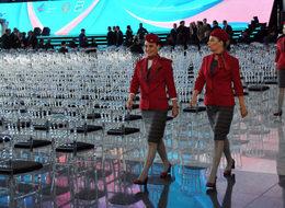 Türk Hava Yolları'nın (THY) kabin memurları yeni kıyafetleriyle boy gösterdi