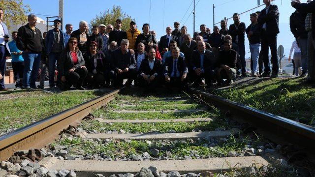 Bir ayda iki kişinin can verdiği tren yolunda protesto