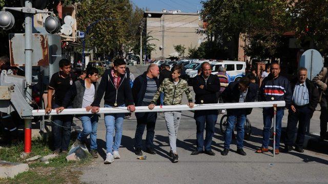 Bir ayda iki kişinin can verdiği tren yolunda protesto