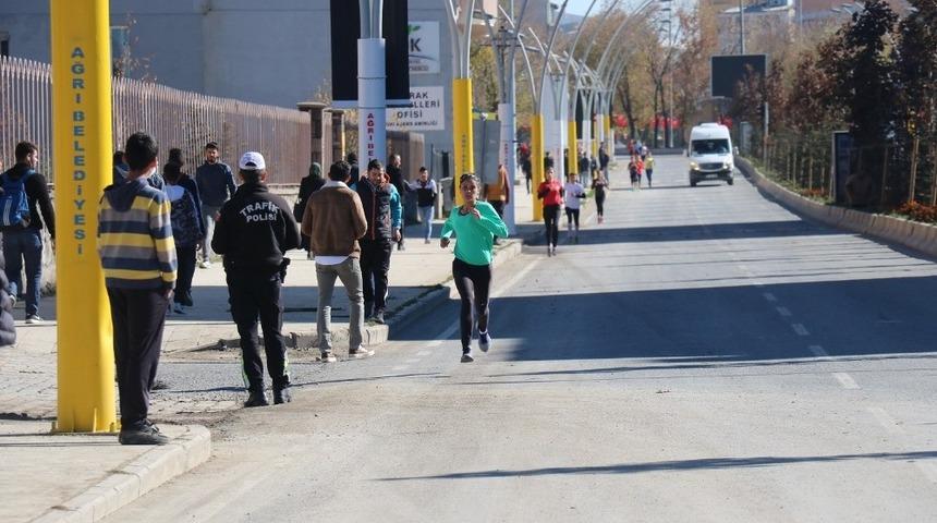 Ağrı&rsquo;da 29 Ekim Cumhuriyet Koşusu Yapıldı