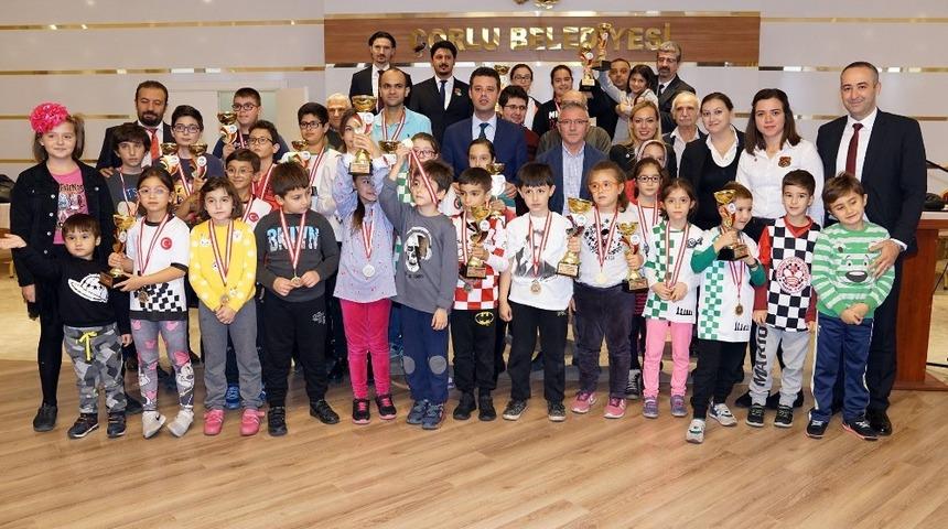 Cumhuriyet Kupası Satran&ccedil; Turnuvası&rsquo;nda kazananlar belli oldu
