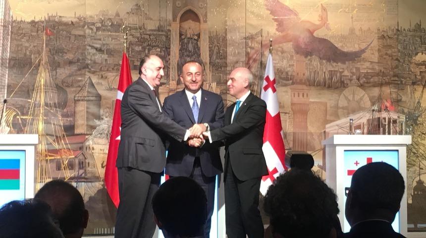 &Ccedil;avuşoğlu, Azerbaycan ve G&uuml;rcistan Dışişleri Bakanlarıyla basın toplantısı d&uuml;zenledi