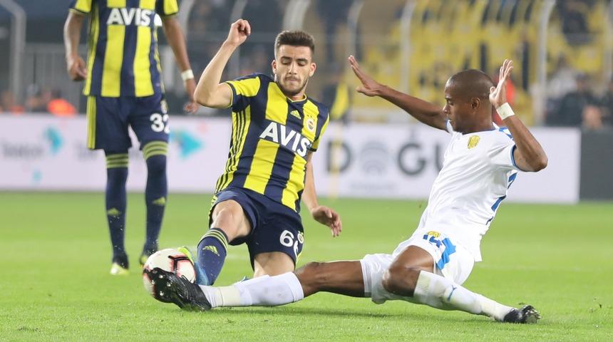 Fenerbah&ccedil;e'ye k&ouml;t&uuml; haber! Oğuz Kağan G&uuml;&ccedil;tekin'in fibula kemiği kırıldı...