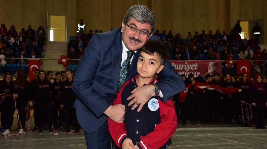 Resim yarışmasında il birincisi &ouml;ğrenci &ouml;d&uuml;llendirildi