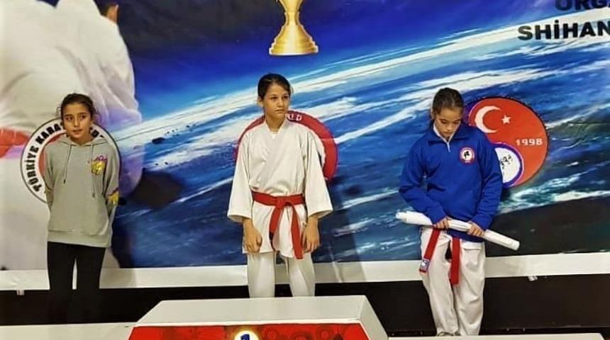 Bursalı karatecilerden b&uuml;y&uuml;k başarı