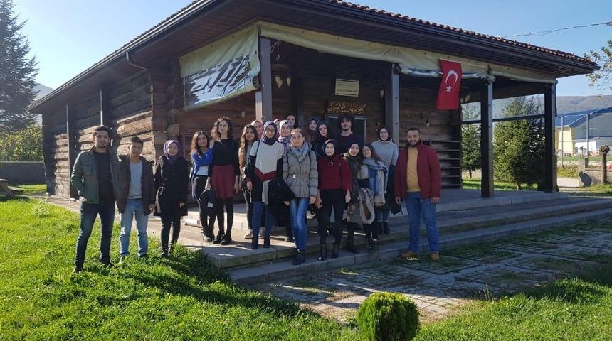 Gen&ccedil;ler tarihi ve turistik yerleri gezdi