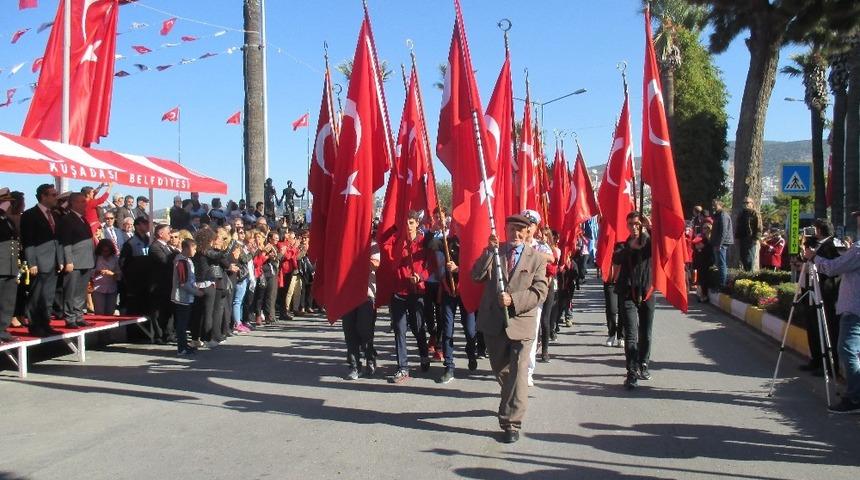 Kuşadası&rsquo;nda 95. Yıl coşkusu
