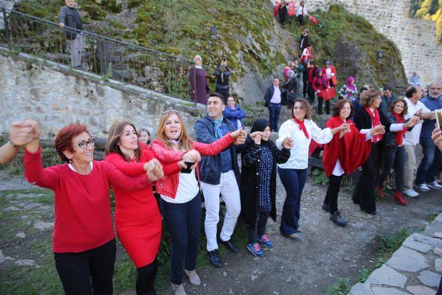 En görkemli kalede horonlu Cumhuriyet kutlaması