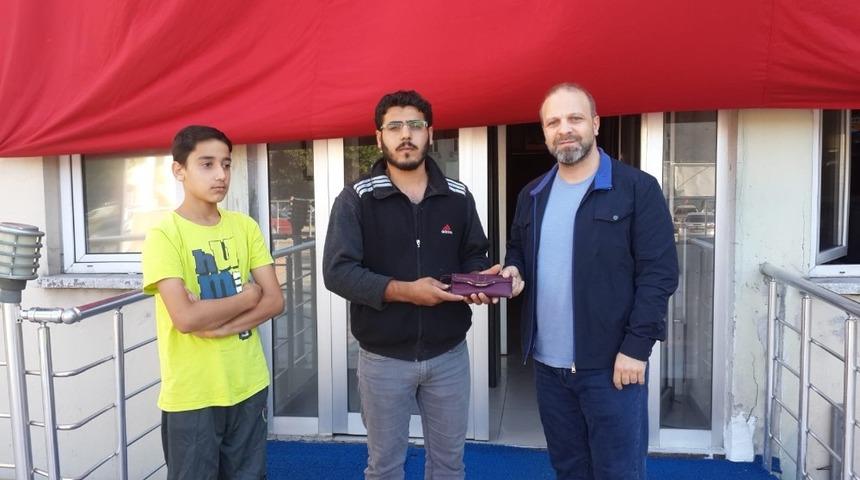 Suriyeli aileden örnek davranış