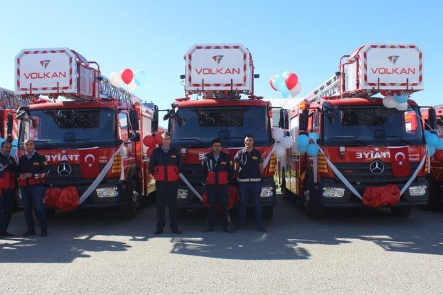 Van’da itfaiyenin yeni araçları tanıtıldı