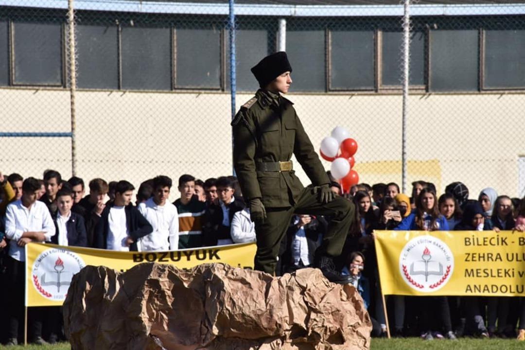 Boz&uuml;y&uuml;k&rsquo;te Cumhuriyet Bayramı coşkulu t&ouml;renlerle kutlandı