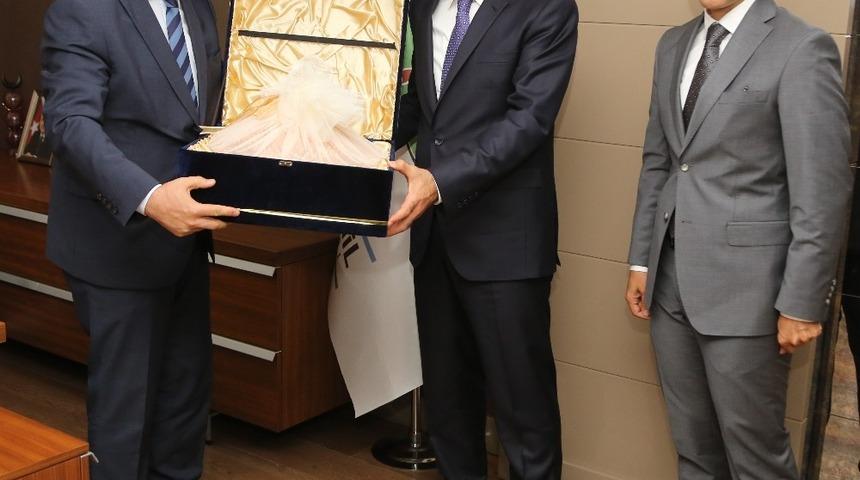 Vali Yerlikaya&rsquo;dan Başkan Fadıloğlu&rsquo;na veda ziyareti