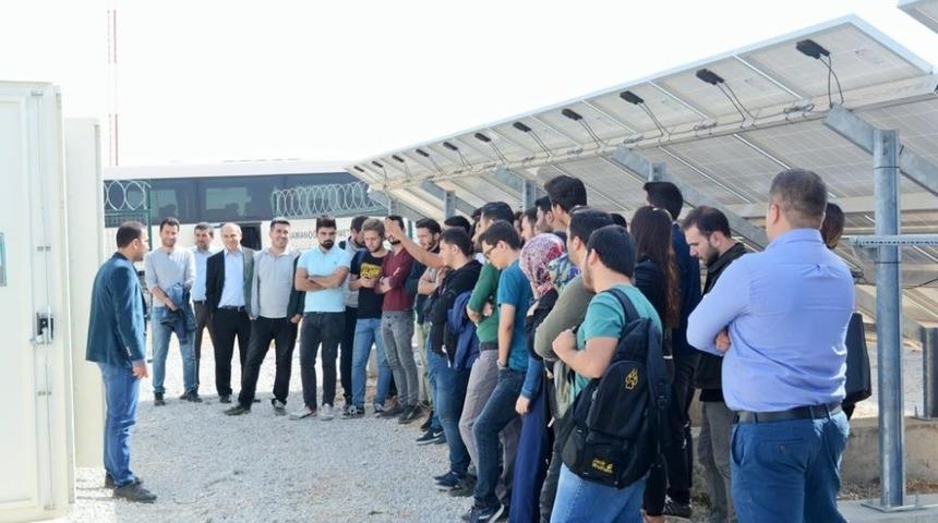 KM&Uuml; M&uuml;hendislik Fak&uuml;ltesi &ouml;ğrencileri g&uuml;neş santralini inceledi