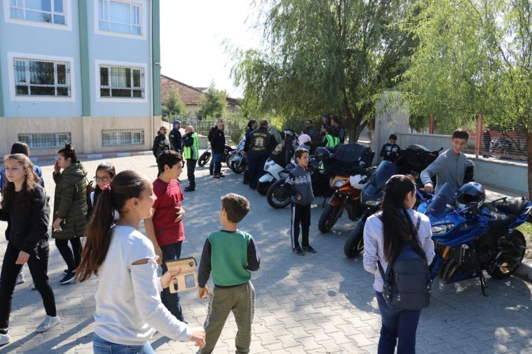 &Ccedil;ocuklara en anlamlı bayram hediyesi motor kul&uuml;b&uuml; &uuml;yelerinden