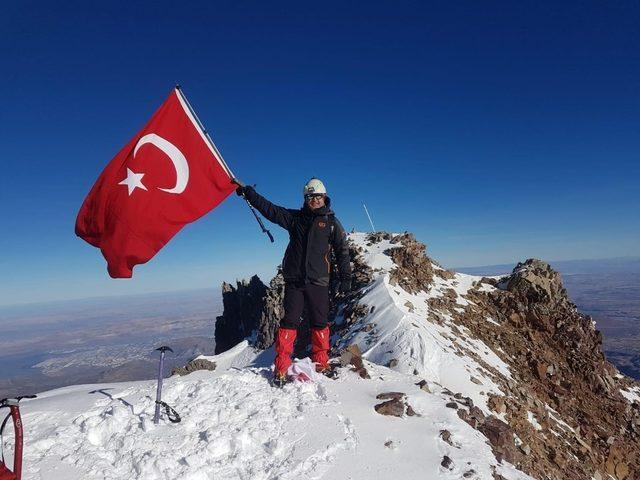 100 dağcıdan 29 Ekim tırmanışı