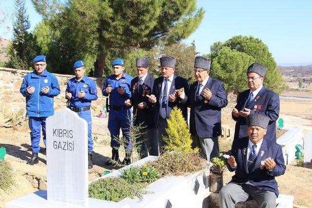 Kıbrıs gazileri, silah arkadaşlarını unutmadı