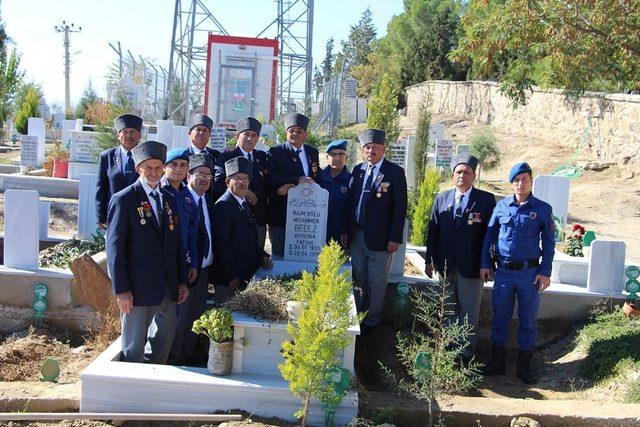 Kıbrıs gazileri, silah arkadaşlarını unutmadı