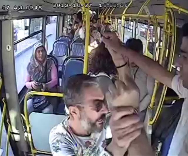 &Ccedil;ocuk i&ccedil;in kart basma kavgasında şof&ouml;r&uuml;n burnu kırıldı 1