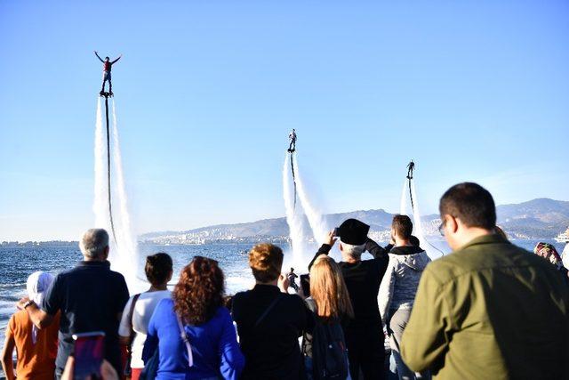 İzmirlilere flyboard sürprizi