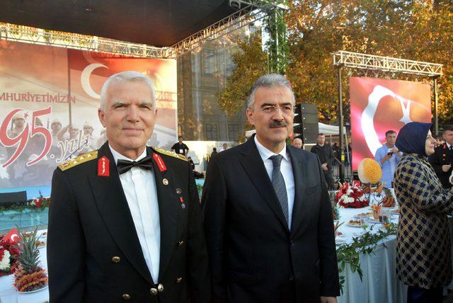 İzmir'de 29 Ekim Cumhuriyet Bayramı coşkuyla kutlandı (2)