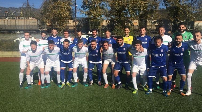 Karab&uuml;k&rsquo;te trib&uuml;nde &ccedil;ıkan kavga sonrası ma&ccedil; tatil edildi