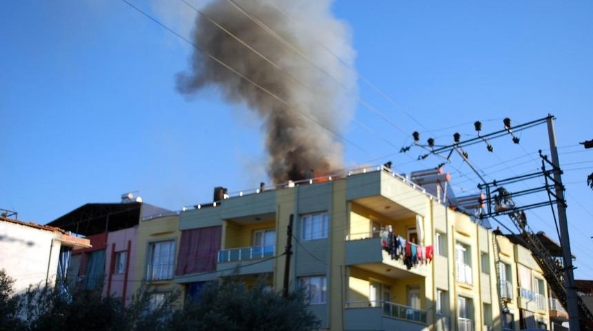 Salihli&rsquo;de &ccedil;ıkan ev yangını korkuttu