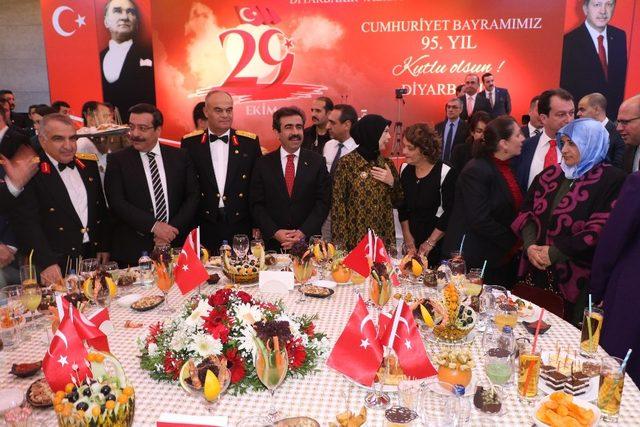 Diyarbakır’da Cumhuriyet Bayramı resepsiyonu