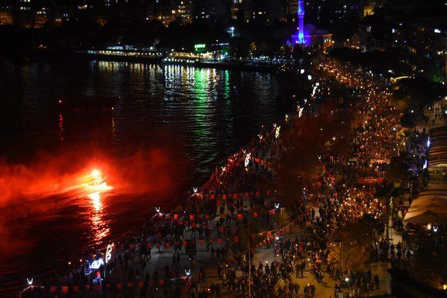 Çanakkale'de Cumhuriyet coşkusu Fener Alayı'nda yaşandı