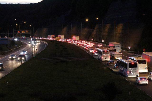 Anadolu Otoyolu'nda 29 Ekim yoğunluğu