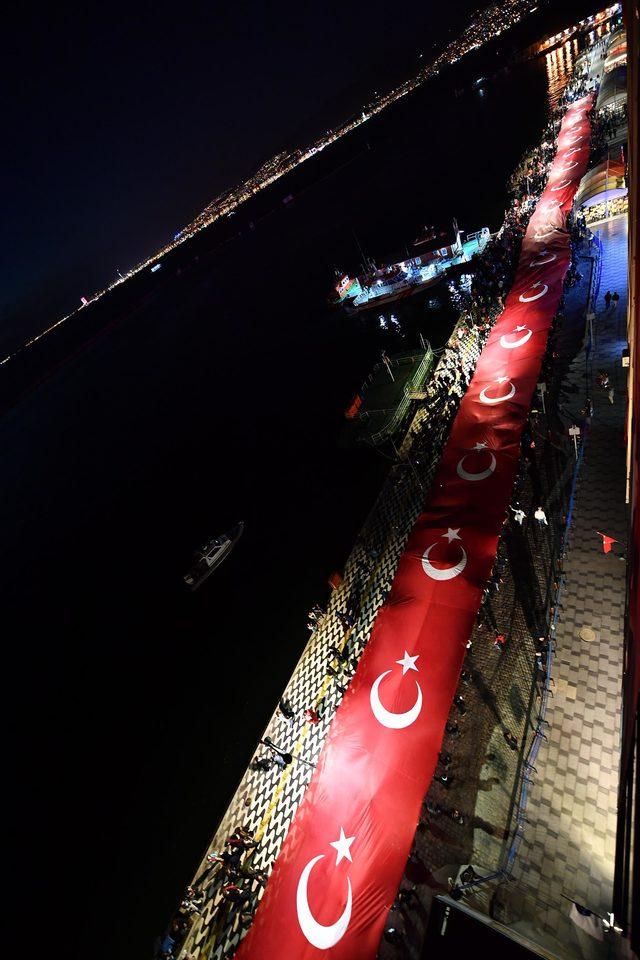 İzmir'de 29 Ekim Cumhuriyet Bayramı coşkuyla kutlandı (3)