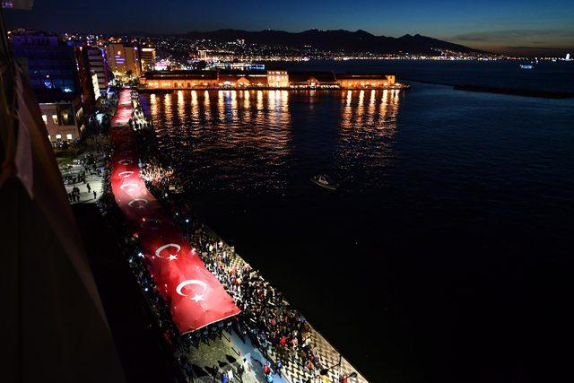 İzmir'de 29 Ekim Cumhuriyet Bayramı coşkuyla kutlandı (3)