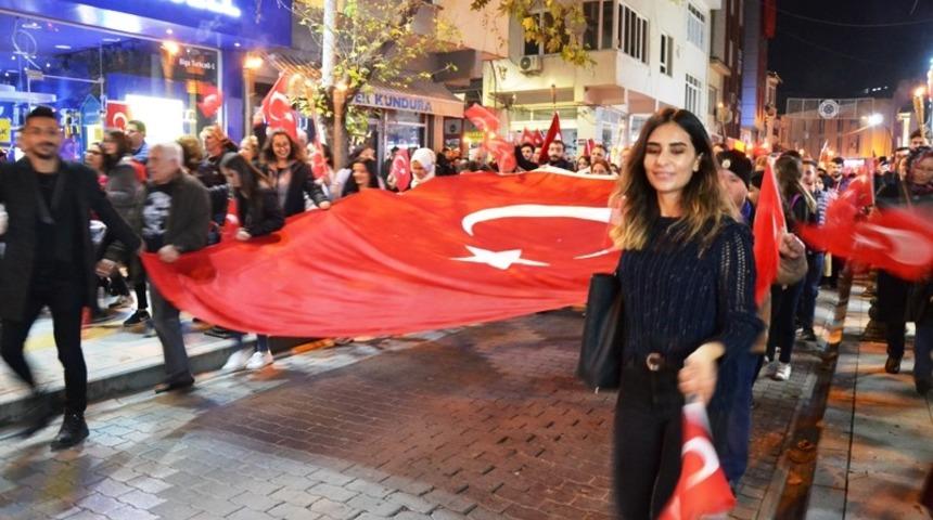 Biga’da Cumhuriyet yürüyüşü yapıldı