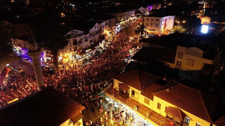 Kaş’ta binlerce vatandaş fener alayında buluştu G2