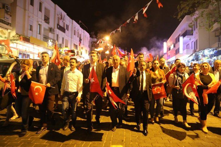 Kaş’ta binlerce vatandaş fener alayında buluştu G5