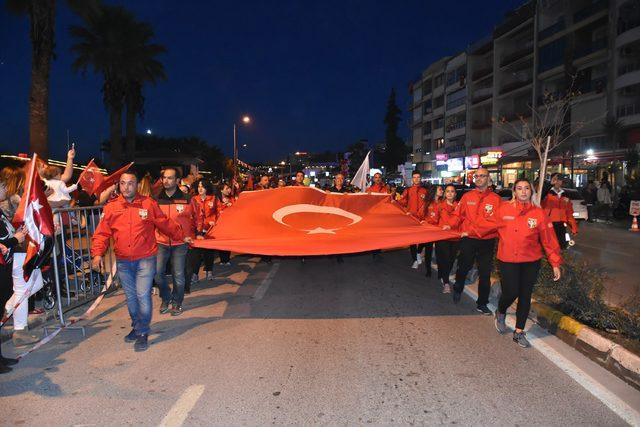 Kuşadası'nda on binler yürüdü