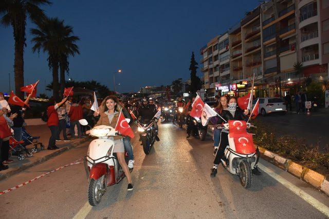 Kuşadası'nda on binler yürüdü