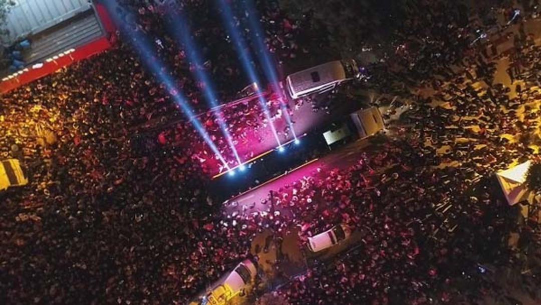 İstanbul kırmızı beyaza b&uuml;r&uuml;nd&uuml;! İşte 29 Ekim coşkusu