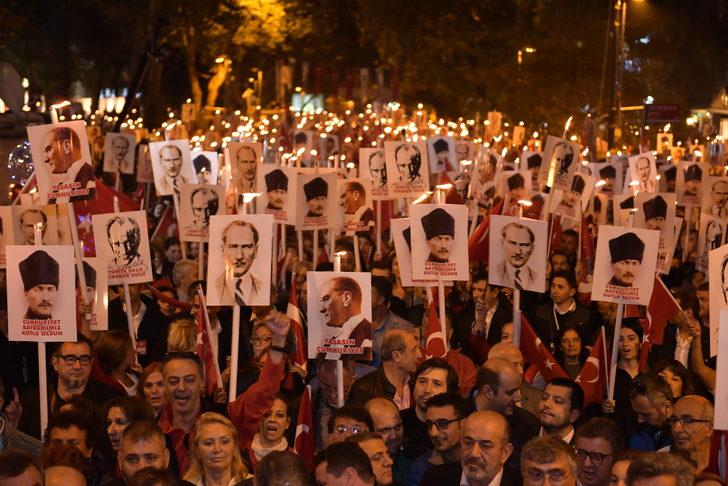 İstanbul kırmızı beyaza büründü! İşte 29 Ekim coşkusu G3