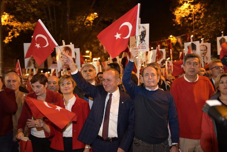 İstanbul kırmızı beyaza büründü! İşte 29 Ekim coşkusu G4