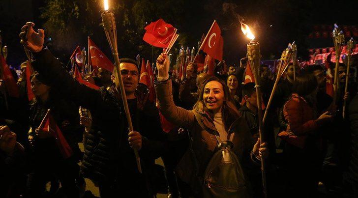 Türkiye uyumadı! Binler Cumhuriyet'in 95. yılını böyle kutladı G2