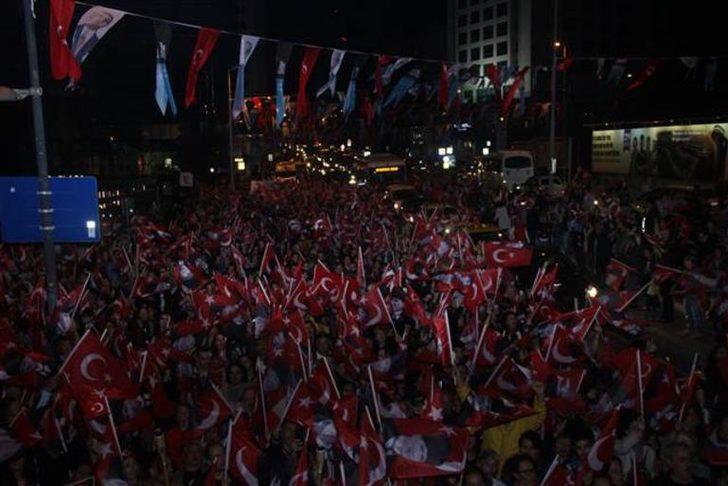 Türkiye uyumadı! Binler Cumhuriyet'in 95. yılını böyle kutladı G3