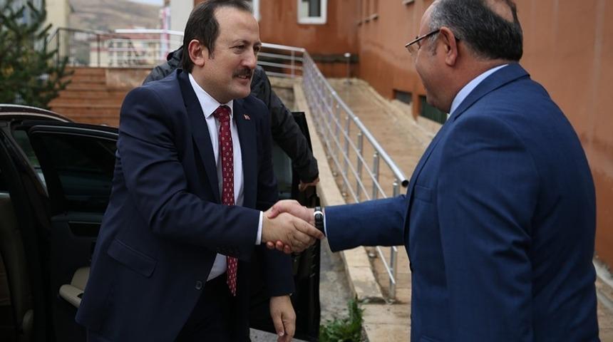 Vali Ali Hamza Pehlivan Defterdarlık personeliyle kahvaltılı toplantıda bir araya geldi