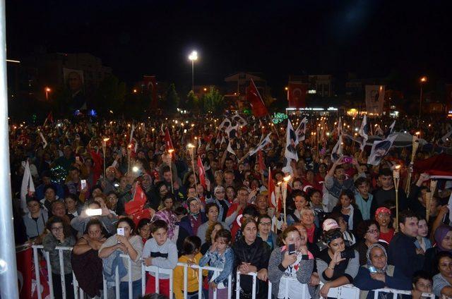 Didim’de 29 Ekim fener alayı düzenlendi