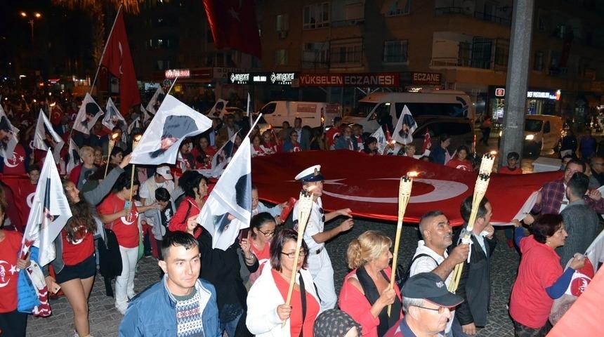 Didim&rsquo;de 29 Ekim fener alayı d&uuml;zenlendi