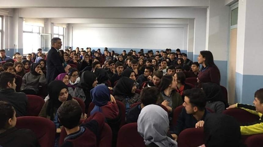 Kaymakam &Ouml;zkan&rsquo;dan okul ziyareti